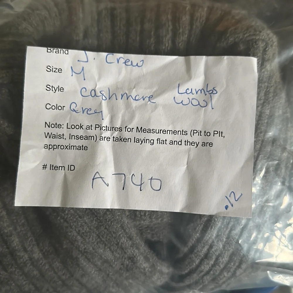 J Crew‎ Men’s Sweater Size M 100% Lambswool Collared 2 Button